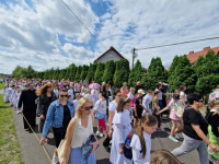 Pielgrzymka dzieci pierwszokomunijnych do Świnic Warckich