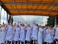 Pielgrzymka dzieci pierwszokomunijnych do Świnic Warckich