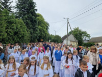 Pielgrzymka dzieci pierwszokomunijnych do Świnic Warckich