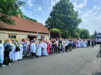 Dzieci pierwszokomunijne pielgrzymowały do Świnić Warckich