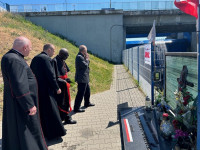Kard. Sarah do alumnów: niech wasze życie budują trzy filary: krzyż, Eucharystia i Maryja