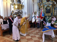 Nowy sztandar dla Szkoły Podstawowej im. bł. kard. Stefana Wyszyńskiego w Wólce Czepowej