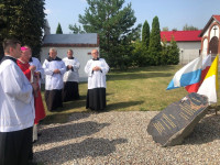 Czernikowo: bp Wętkowski poświęcił obelisk upamiętniający bł. kard. Wyszyńskiego