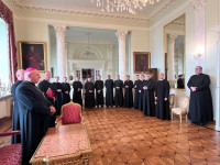 Bp Wętkowski wręczył dekrety księżom wikariuszom