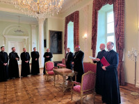 Bp Wętkowski wręczył dekrety księżom wikariuszom