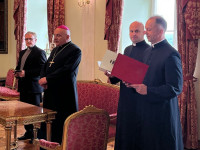 Bp Wętkowski wręczył dekrety księżom wikariuszom