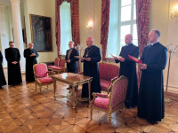 Bp Wętkowski wręczył dekrety księżom wikariuszom
