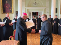 Bp Wętkowski wręczył dekrety księżom wikariuszom
