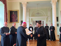 Bp Wętkowski wręczył dekrety księżom wikariuszom