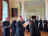Bp Wętkowski wręczył dekrety księżom wikariuszom