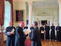 Bp Wętkowski wręczył dekrety księżom wikariuszom