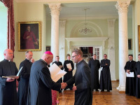 Bp Wętkowski wręczył dekrety księżom wikariuszom