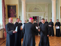 Bp Wętkowski wręczył dekrety księżom wikariuszom
