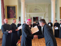 Bp Wętkowski wręczył dekrety księżom wikariuszom