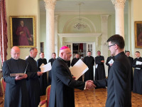 Bp Wętkowski wręczył dekrety księżom wikariuszom