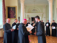 Bp Wętkowski wręczył dekrety księżom wikariuszom