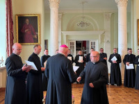 Bp Wętkowski wręczył dekrety księżom wikariuszom