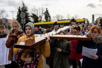 Włocławek: Droga Krzyżowa ulicami miasta w intencji pokoju na Ukrainie