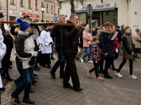 Włocławek: Droga Krzyżowa ulicami miasta w intencji pokoju na Ukrainie