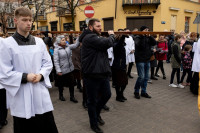 Włocławek: Droga Krzyżowa ulicami miasta w intencji pokoju na Ukrainie