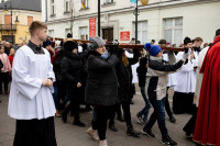 Włocławek: Droga Krzyżowa ulicami miasta w intencji pokoju na Ukrainie