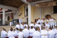 Pielgrzymka dzieci pierwszokomunijnych do Świnic Warckich