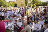 Pielgrzymka dzieci pierwszokomunijnych do Świnic Warckich