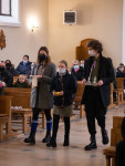 Żychlin: ks. bp Mering poświęcił nowe witraże w parafialnej świątyni