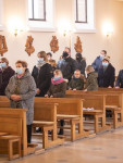 Żychlin: ks. bp Mering poświęcił nowe witraże w parafialnej świątyni