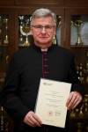 Ksiądz Dyrektor i Nauczyciele „Długosza” nagrodzeni