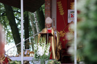 Ks. bp J. Kiciński przewodniczył uroczystościom odpustowym w Charłupi Małej